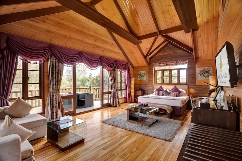 Rooms & Suites